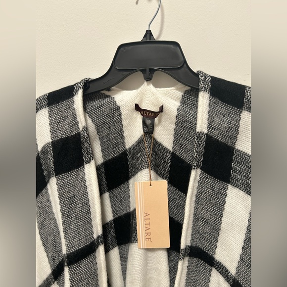 NWT Altare Shawl - Picture 2 of 3